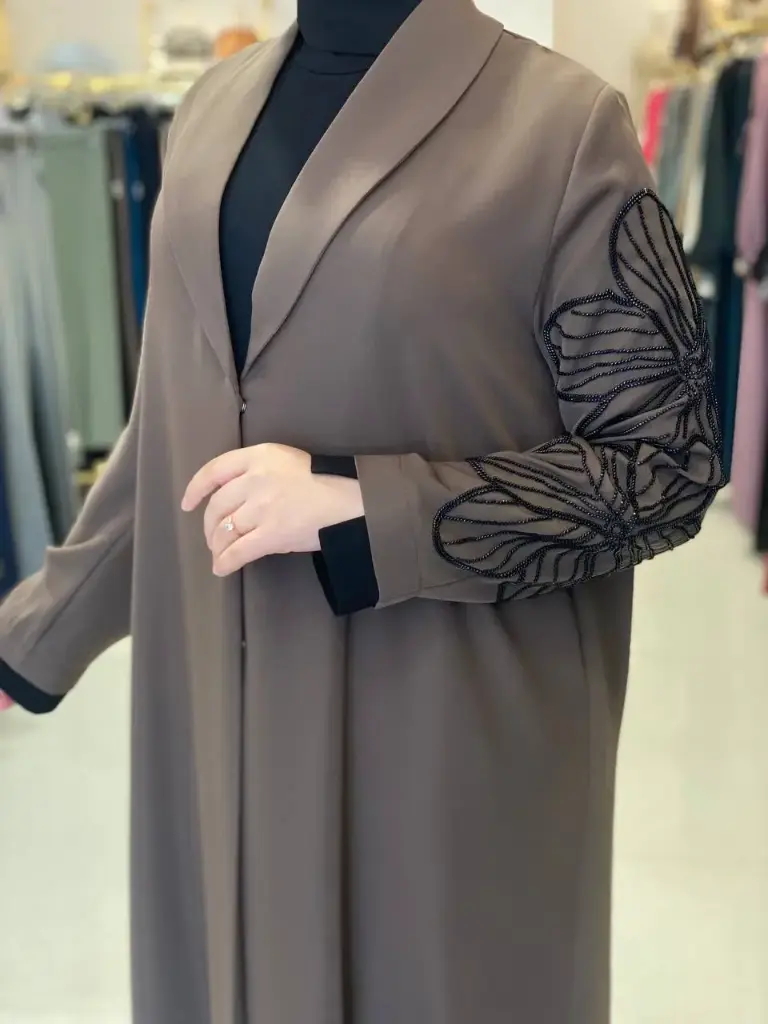 عباءة نقشة كم وردتين 420 (جوزي, s)