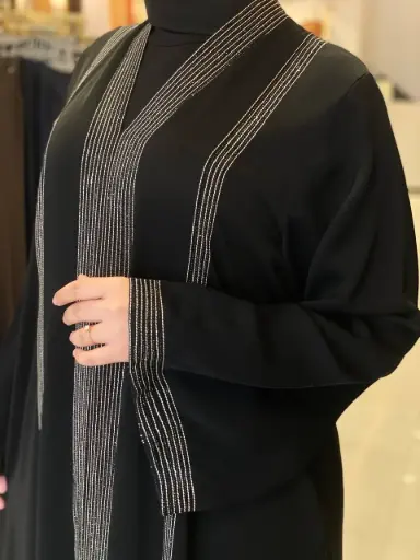 عباءة تاليا مساطر تطريز + سترس